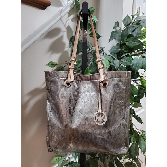 Michael Kors Women's Authentic Silver Shoulder Stylish Metallic Tote Bag - Picture 1 of 10